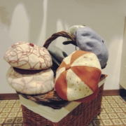 Cappelli con tessuti autoctoni aggugliati della Toscana tintura naturale LR